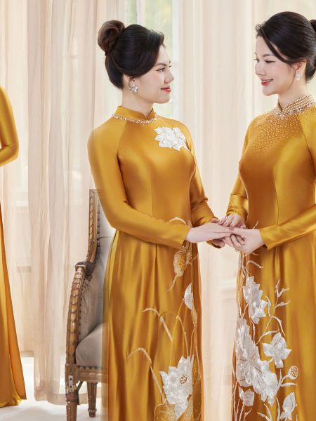 5 Mẫu Áo Dài Mẹ Nên Thử Một Lần Trong Đời